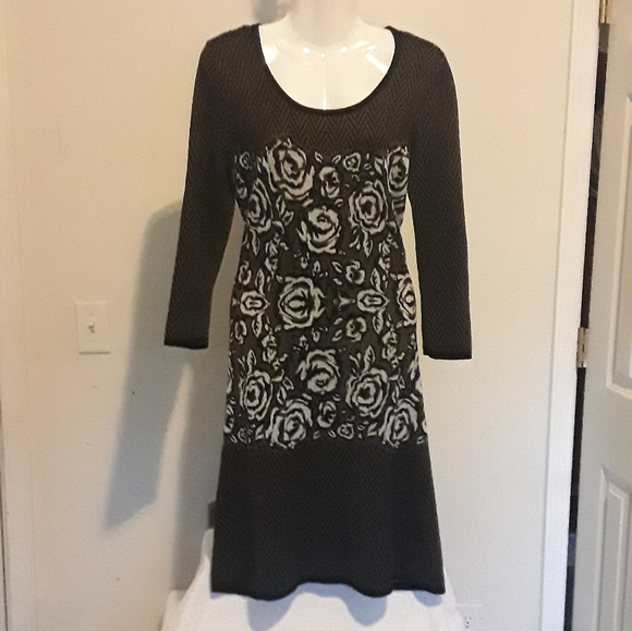 NINE WEST DRESS. - Picture 3 of 5
